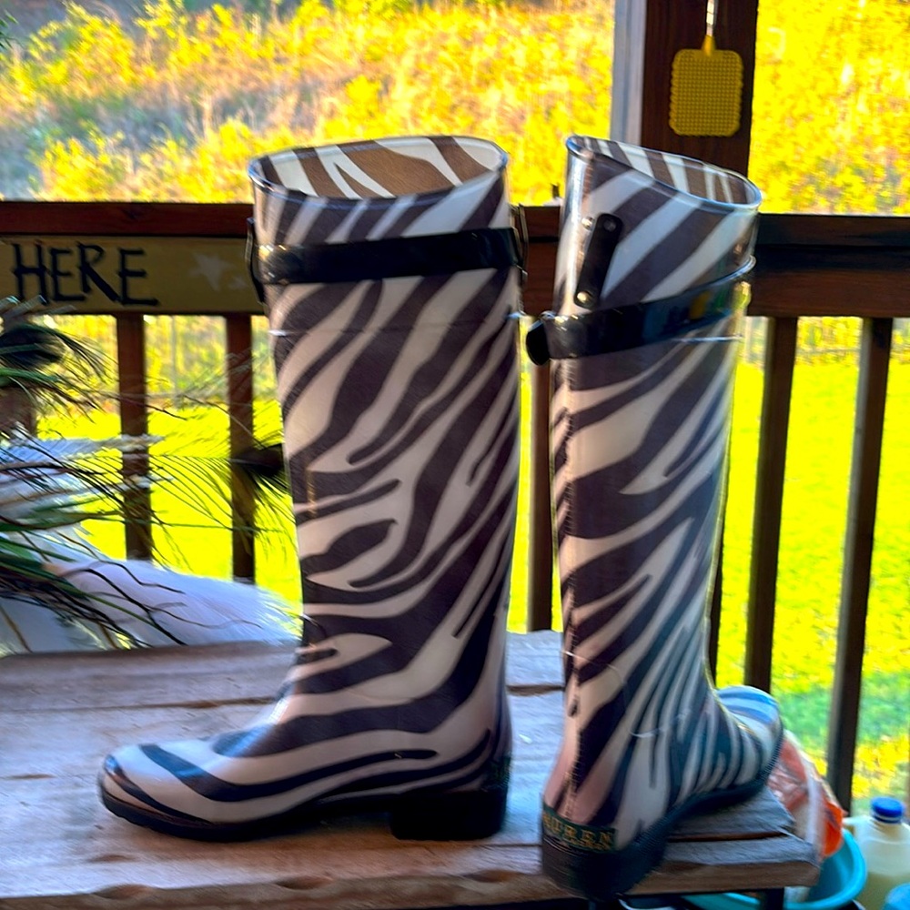 “RALPH LAUREN”rain boots sz. 6.  Brown/Beige zebra stripe.  Excellent condition.